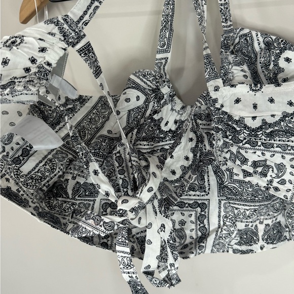 Soft Sport NWOT bandana print black white halter tie back crop top size 2X - Picture 4 of 10